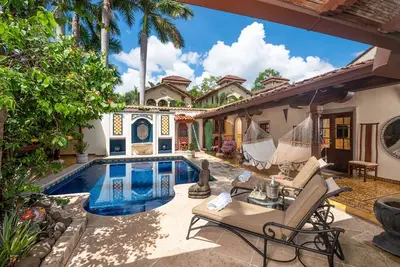 Image de Dreamy Oasis in a Spanish Colonial Style Home!