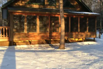 Image de Minocqua Lac du Flambeau Wi Northwoods Log Loft Cabin on Amber Lake
