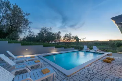 Image de 3 Bd Villa with Private pool, Jacuzzi and Volleyball Court