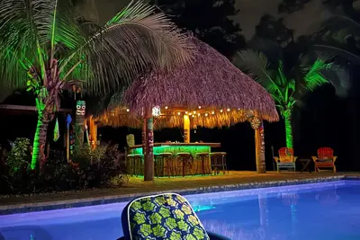 Image de Lovely Casa Tropicana Lox - Private Guesthouse and Pool, Dog Friendly!