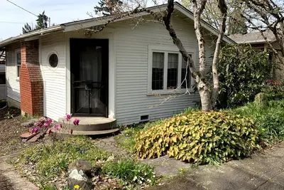 Image de Adorable bungalow, easy 5min walk to the World's at Hayward Field!