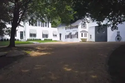 Image de Elegant farmhouse in Ipswich near Crane Beach and Estate