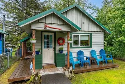 Image de Salty Sam's Cozy Downtown Home