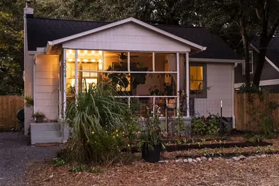 Image de The Bohemian Cottage + Butterfly Garden