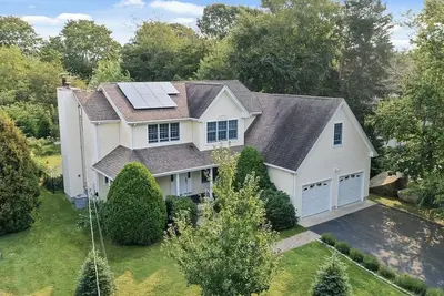 Image de Spacious Home with Private Beach Access