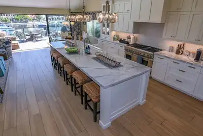 Image de Luxury Waterfront Home