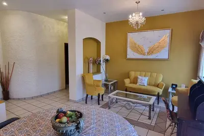 Image de A few steps from the Cathedral. Very safe and centrally located. 300Mb WiFi with parking.