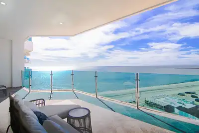 Image de Esmeralda Beach Resort 2 Bedrooms Condo B 702
