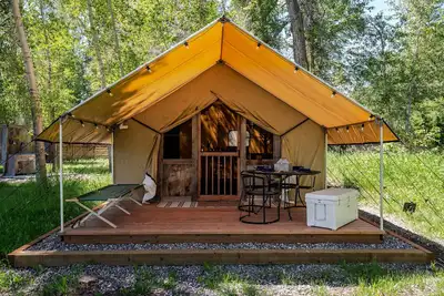 Image de TroutChasers Glamping Tent - Crackling Fire, Fresh Air, Fly Fishing