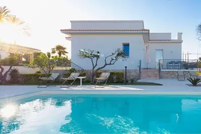 Beautiful villa with pool and airco