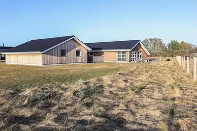 Maison de vacances pour 8 a Brovst
