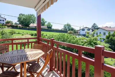 Appartement Moderne avec Balcon, Proche Centre et Plage, Piscine et Parking, Hendaye