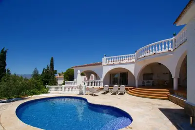 Image de 5  Bed 3 Bath Villa With Private Pool & Roof Terrace