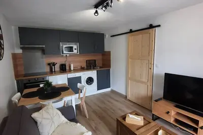 Image de Appartement en rez-de-jardin à 50m de la mer!