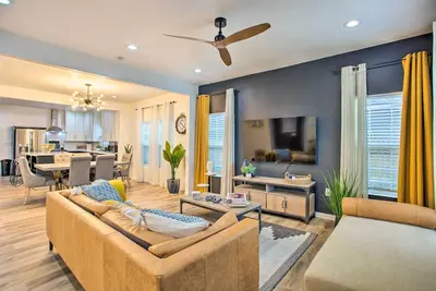 Image de 4 Mi to Dtwn Dallas: Home w/ Fire Pit + Gazebo