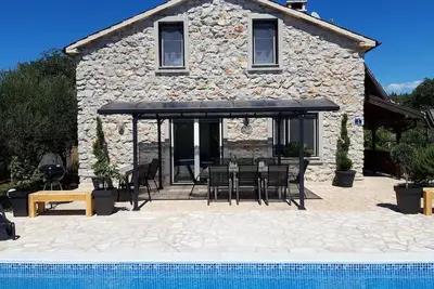 Image de Authentic stone house with great pool and large garden!