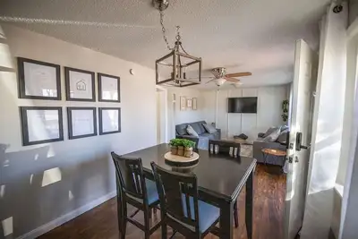 Image de Updated Downtown Bungalow