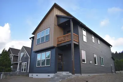 Image de New Home! Pacific City, Nhbrhd off Cape Kiwanda Dr, 5 min. walk to beach/Pelican