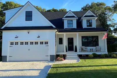 Image de Modern Cape Cod home in vibrant beach community - steps to beach; pool access! !