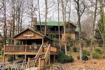 Image de Life is Better at the Lake! Waterfront cabin on Lake Keowee