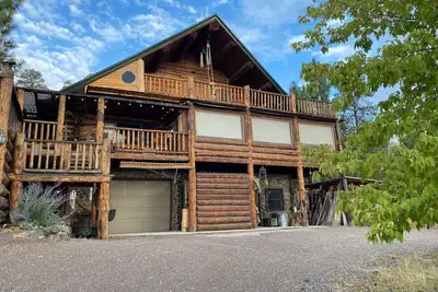 Image de Gorgeous Unique log home at Canyon Ferry Lake - Pet Friendly!