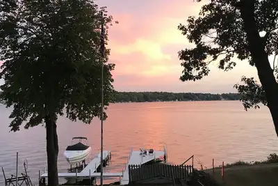 Image de Beautiful Lakefront Home w/private pier and swim raft