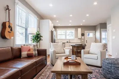 Image de Wildwood Flower | Pet-friendly 4br Home | Asheville | Hot Tub