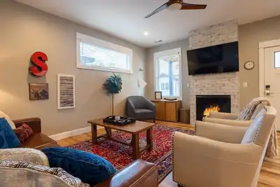 Image de Little Sadie | Newly Built, Asheville Villa with Rooftop Hot Tub