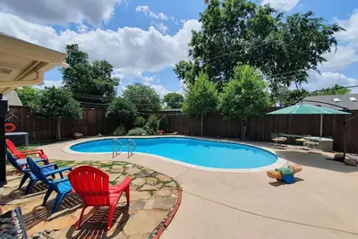 Image de Your Spacious Private Getaway with Pool, 5 bedrooms, sleeps up to 12 guests