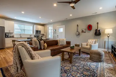 Image de Orange Blossom | Asheville Villa with Hot Tub