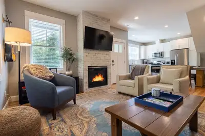 Image de High on the Mountain: Newly-Built Villa in Downtown Asheville!