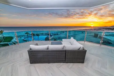 Image de Esmeralda Beach Resort 2 Bedrooms Condo C 402
