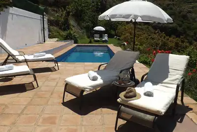 Image de Casa rural rodeada de arboles frutales con piscinas privadas y wifi
