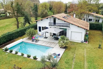 Image de New! Villa et son jardin, piscine chauffée, wifi.
