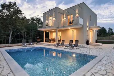 Image de Mediterranean elegance just minutes from the beach