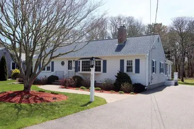 Image de New Listing! Cozy Cottage near Mayflower Beach.