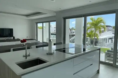 Image de Luxury beach view & Marina view Condo at Palm Cay