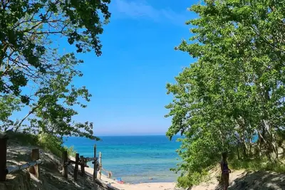 Image de Cozy beach bungalow in the middle of nature and close to the beach.