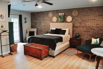 Image de Peaceful Poolside Guesthouse just off I75