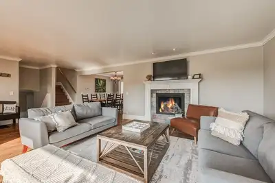 Image de A Downtown Edmonds Kind of Stay! Spacious 4Bedroom+2. 5Bath Close to Everything.