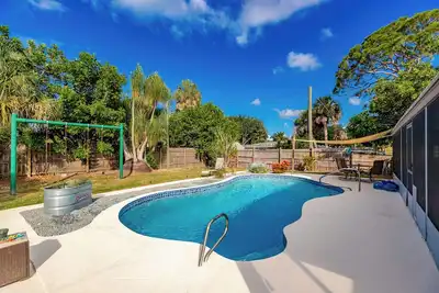 Image de Relax and Unwind in 2 Br apt with Private Heated Pool