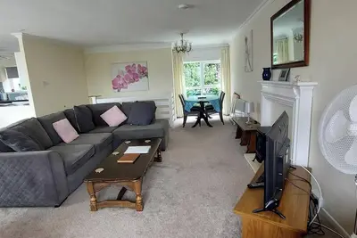 Image de Large spacious Apartment with lovely views over the Tamar Valley and Dartmoor.