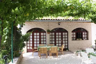 Image de Appartement de deux chambres avec la terrasse Bol, Brac (A-2899-b)