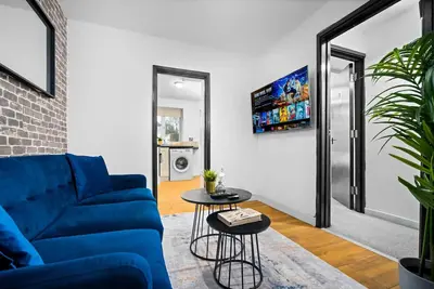 Image de 5 Bedroom House - 5 Bathrooms - Parking  - Garden