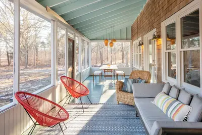 Image de Private Chappaquiddick Retreat with Large Screened in Porch. Minutes from Beach!
