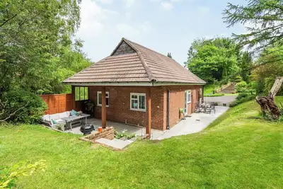 Image de Beautiful high end bungalow within owners’ grounds with fantastic garden views.
