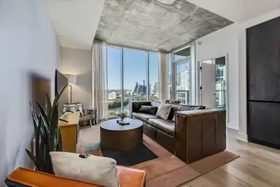 Image de 21st Fl 2bd Condo-Rainey St-Best views
