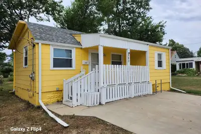 Image de Cozy 2 Bedrooms Home- convenient location.