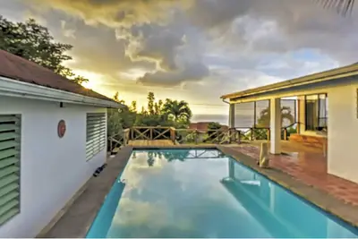 Image de Ocean & Mountain View Villa avec piscine privée -Minutes pied de la plage