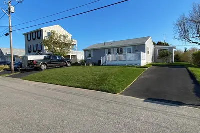 Image de Summer Beach House for Weekly Rental/ Water Views/ Dock Access